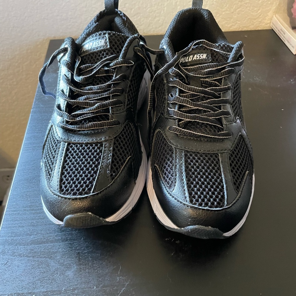 Brand new size 8 women's shoe. Great condition